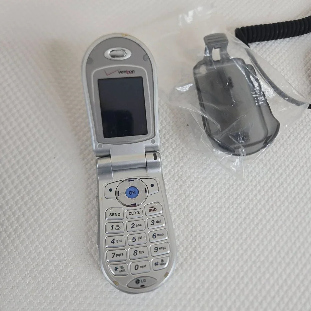 LG VX4500 Flip Phone Verizon Wireless W/ Belt Clip Car Charger Silver